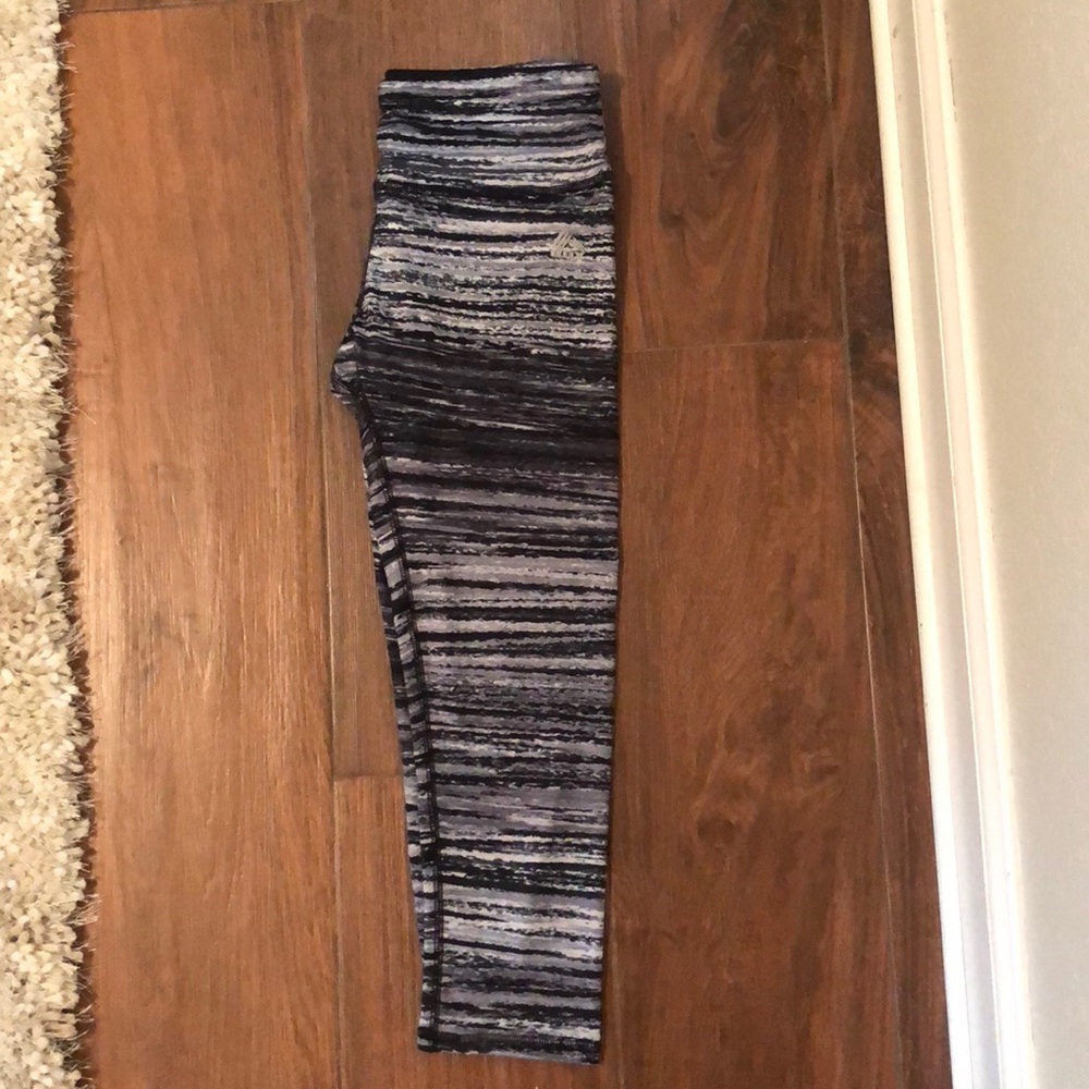 Reebok crop leggings size small.